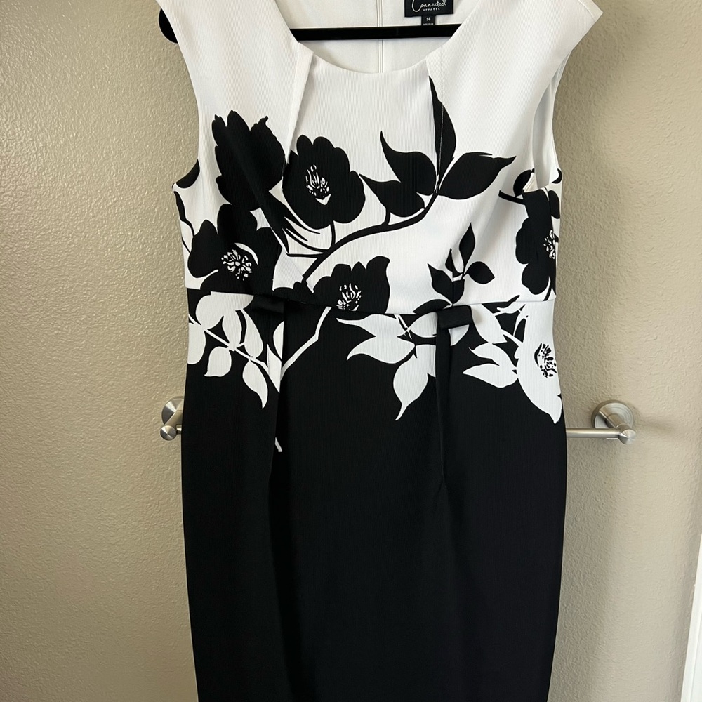 Connected Apparel Black and White Sheath Dress with Cap Sleeves and Scoop Neck